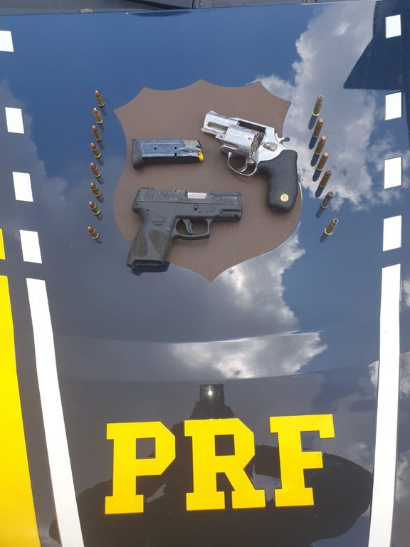 COMANDO DE OPERAÇÕES: Dois são presos em caminhonete com pistola e revólver na BR-364