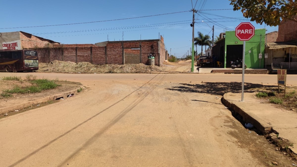 DEPUTADO: Prefeitura atende Anderson e conclui sinalização das ruas do Cristal da Calama