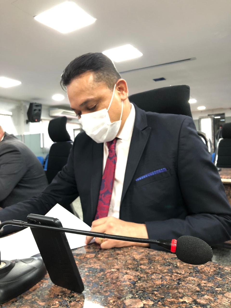 PROFISSIONAIS DE SAÚDE: Prefeitura atende Isaque Machado e vai pagar grau máximo de insalubridade 