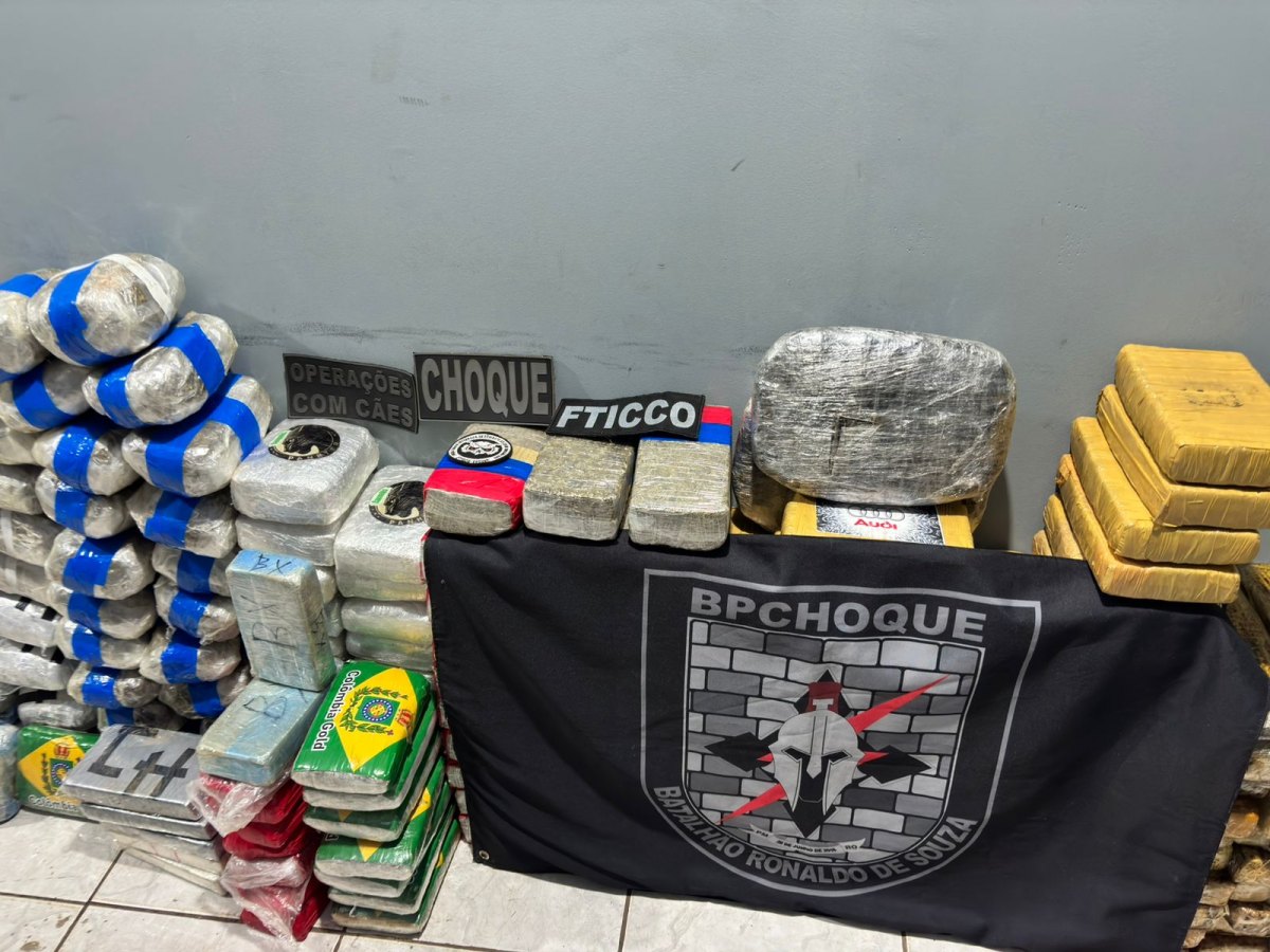 URGENTE: PM prende caminhoneiro com quase meia tonelada de drogas