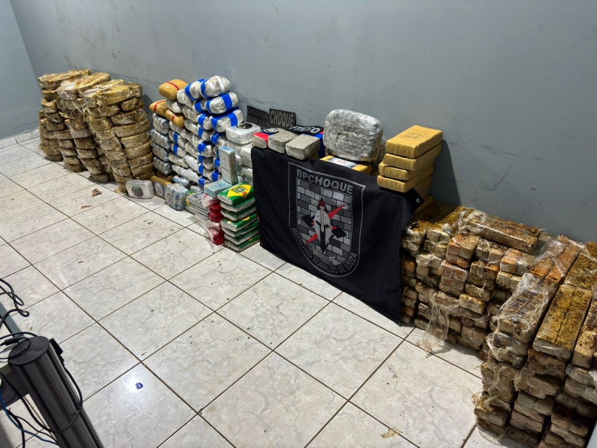 URGENTE: PM prende caminhoneiro com quase meia tonelada de drogas
