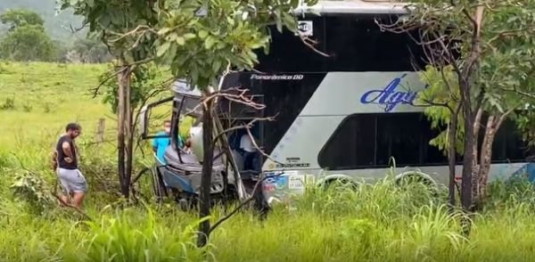 BATIDA: Casal morre em colisão entre carro e ônibus de turismo que saiu de RO