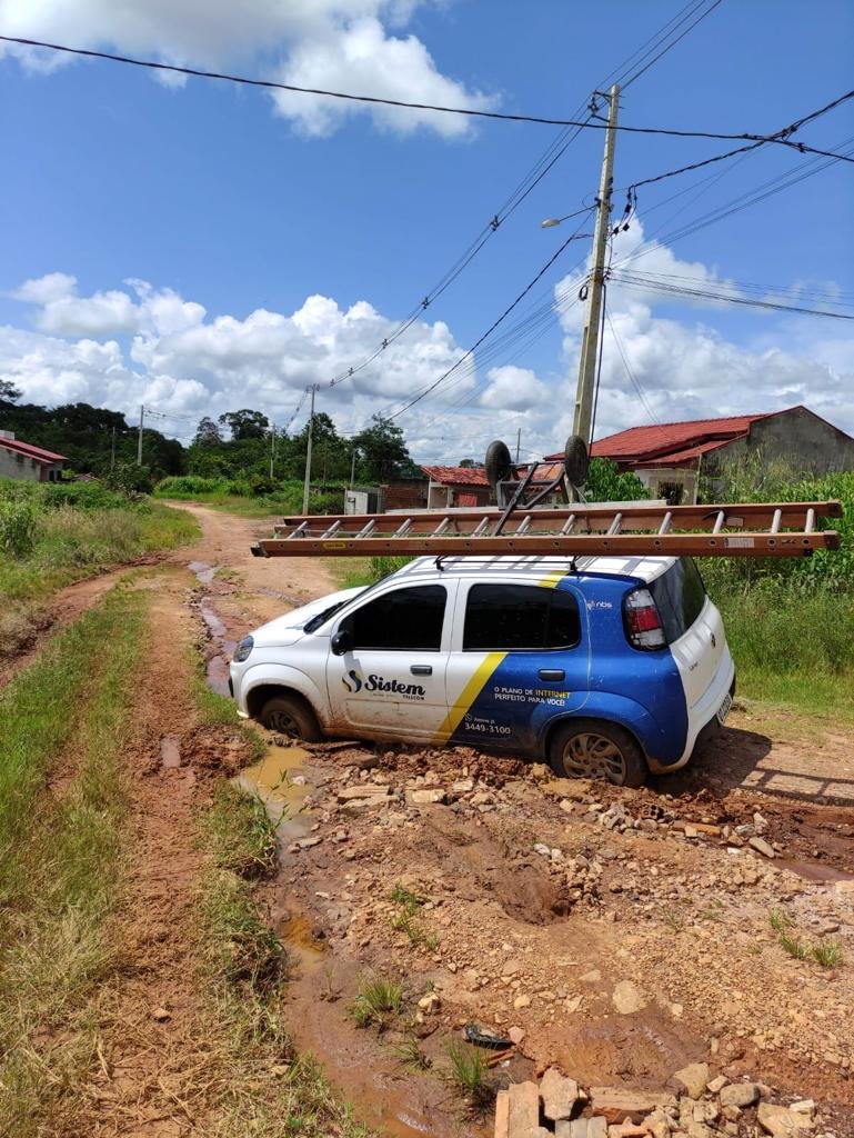SOFRIMENTO: Buracos e lamaçal tomam de conta de Alta Floresta D’Oeste