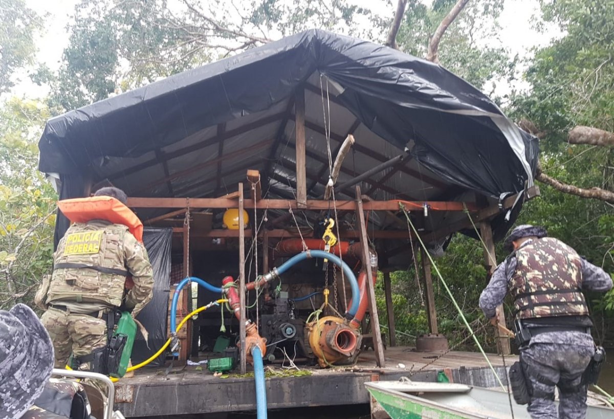 SUBMERSO: Operação destrói 12 dragas que faziam extração de ouro ilegal no Rio Roosevelt