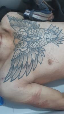 MISTÉRIO: Polícia tenta identificar corpo tatuado de rapaz morto a pauladas