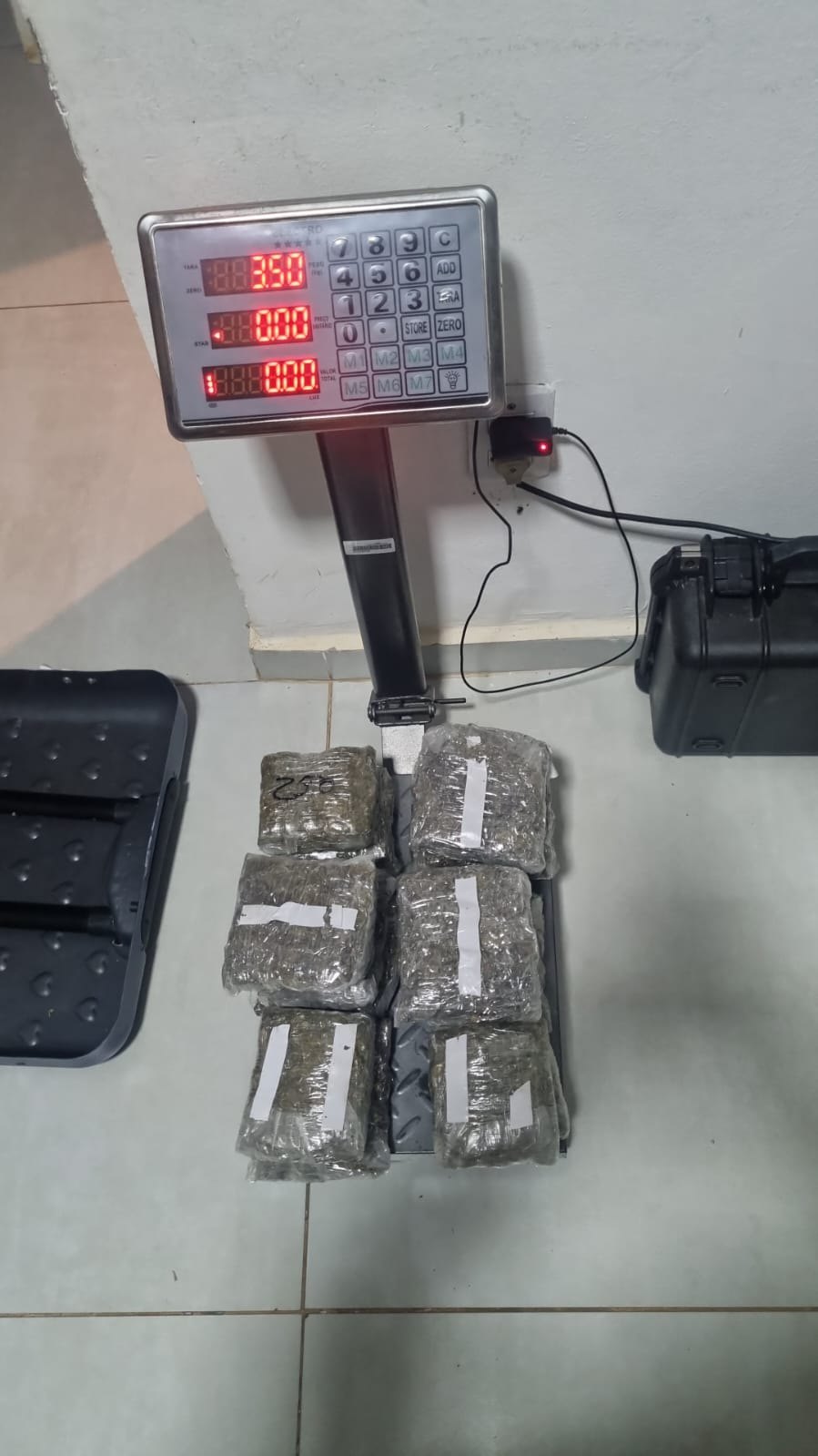 TRÁFICO DE DROGAS: PRF em RO e PMRO prendem uma mulher e um homem por tráfico de drogas na capital