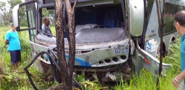 BATIDA: Casal morre em colisão entre carro e ônibus de turismo que saiu de RO