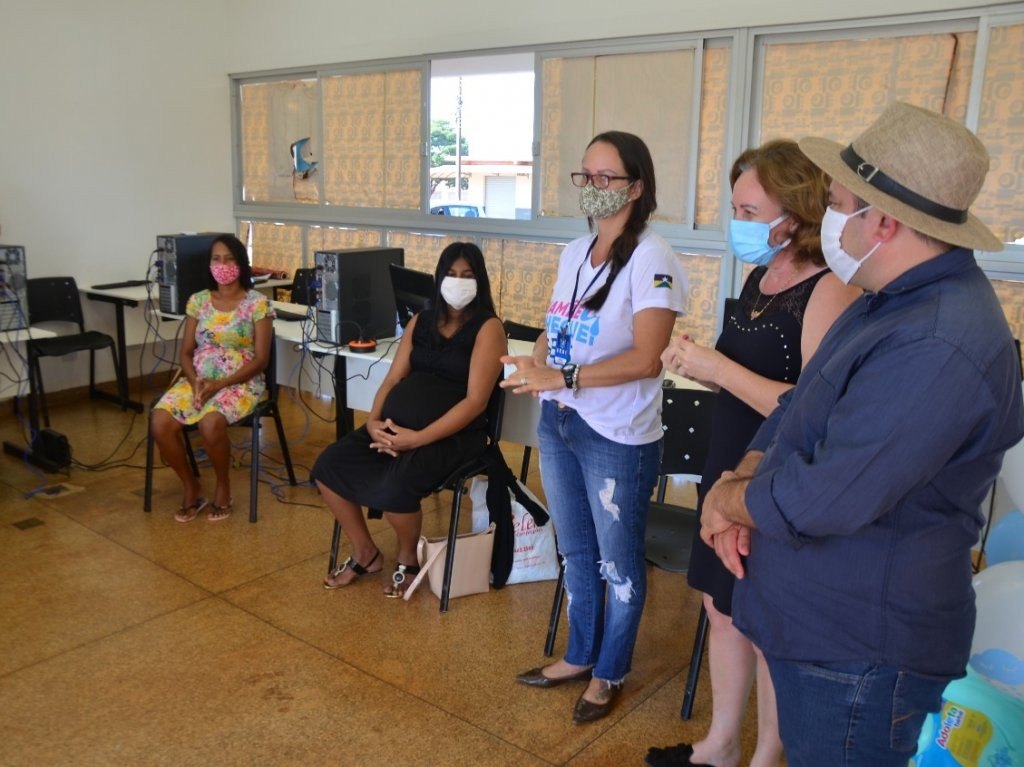 ROLIM DE MOURA: Mães recebem kits de enxovais do programa 'Mamãe Cheguei'