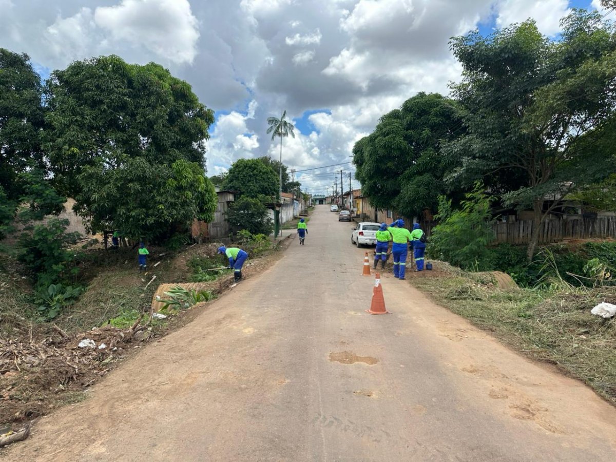 EDIMILSON DOURADO: Limpeza de canal no bairro Castanheira é realizada após pedido do vereador