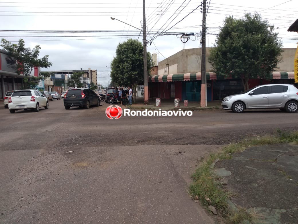 COLISÃO: Motorista avança preferencial e provoca acidente entre automóveis