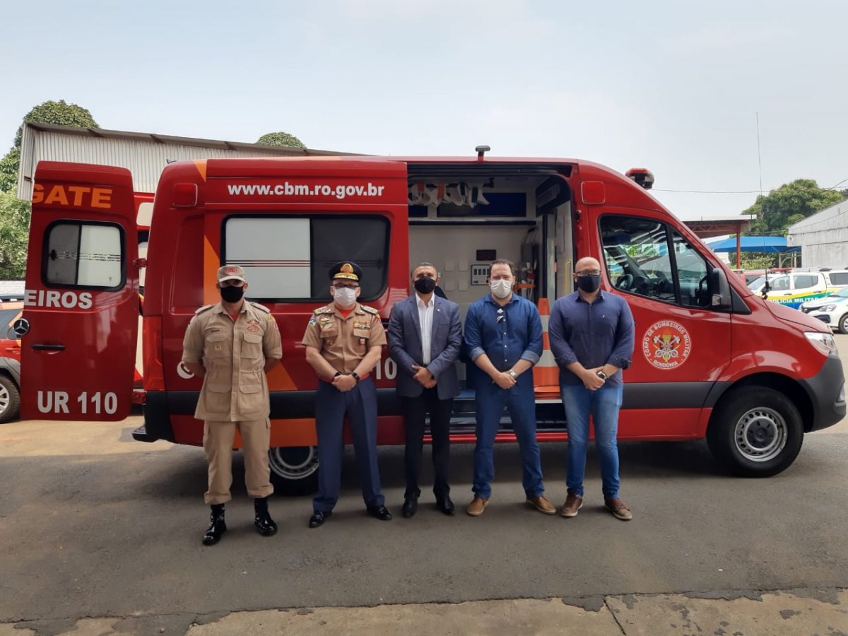 DEPUTADO: Alex Silva garante duas ambulâncias para o Corpo de Bombeiros 