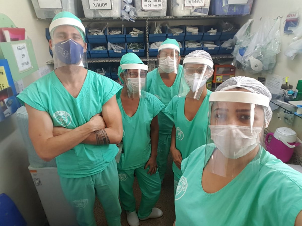 BOA AÇÃO: Alunos da Católica fabricam e doam EPI’s para profissionais de Saúde