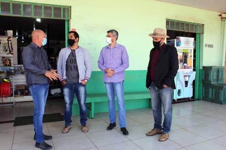 COLORADO DO OESTE: Deputado Ezequiel Neiva inspeciona obras de asfaltamento no município 