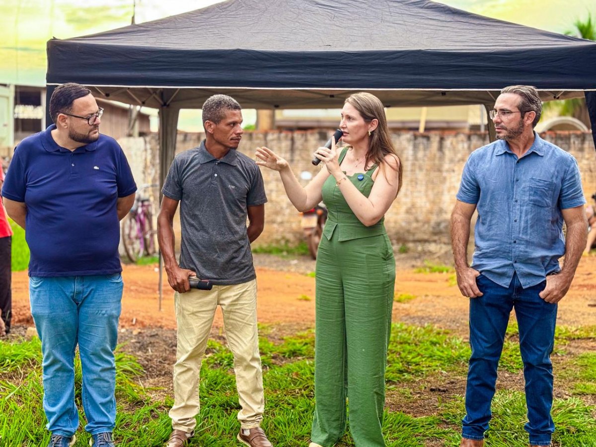 LEBRINHA: Vista Alegre recebe caminhão caçamba com apoio da deputada 