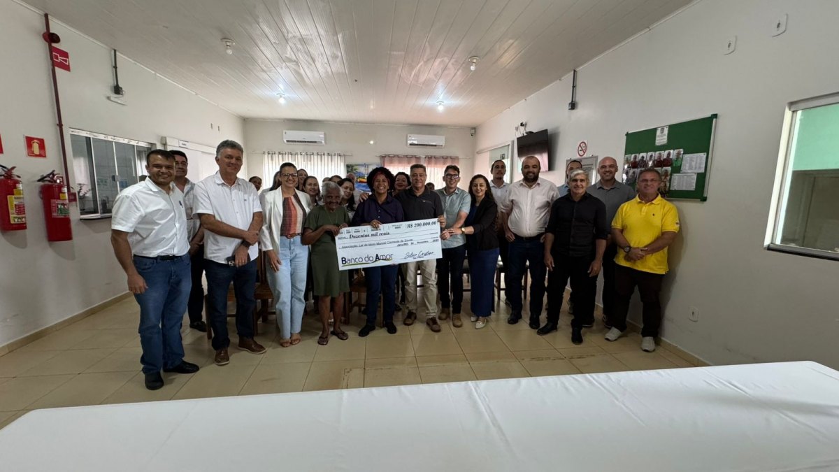 SÍLVIA CRISTINA: Deputada faz a entrega de R$ 200 mil para o Lar do Idoso em Jaru