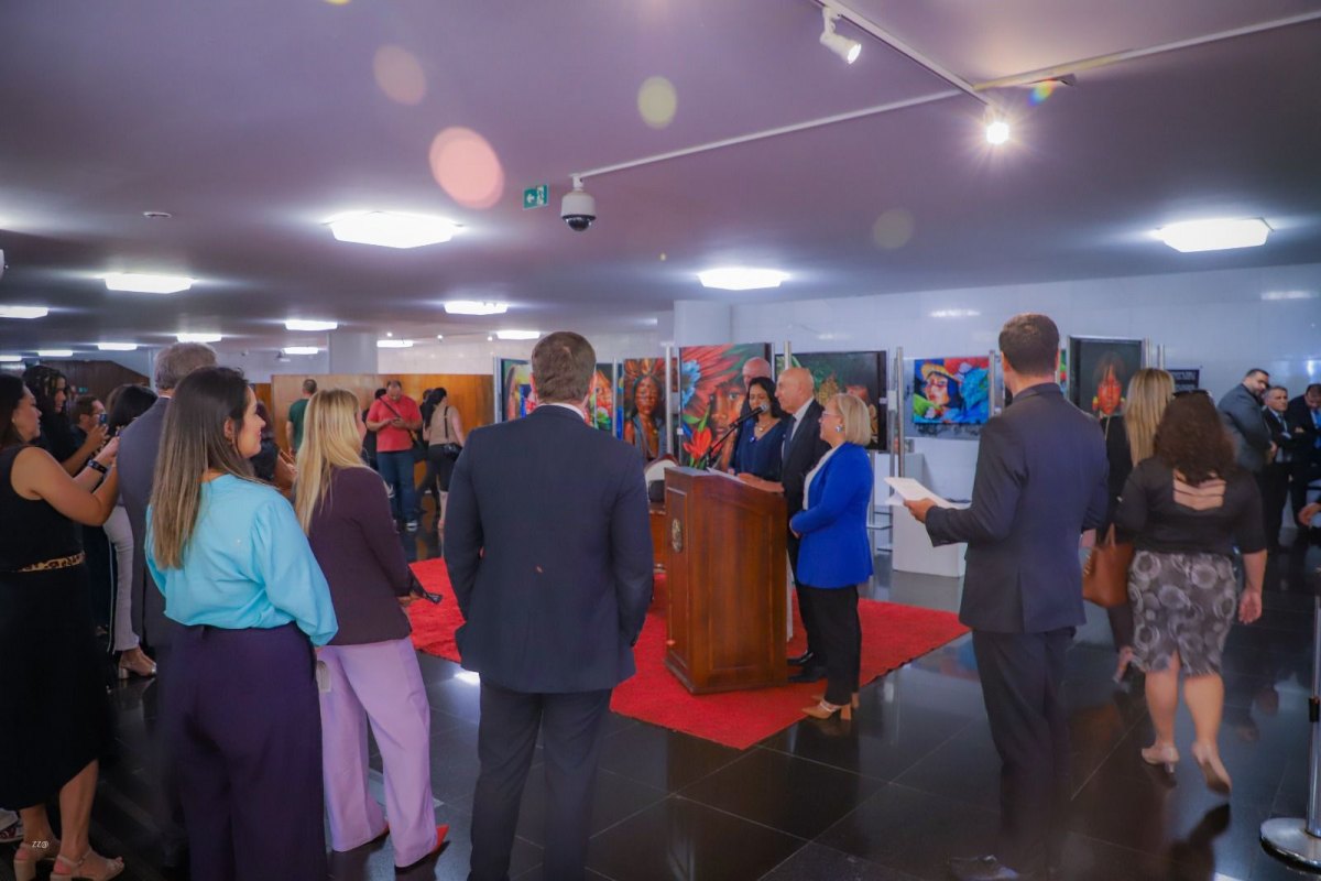 EDINA COSTA: Artista plástica rondoniense expõe no Senado e no TRF, em Brasília