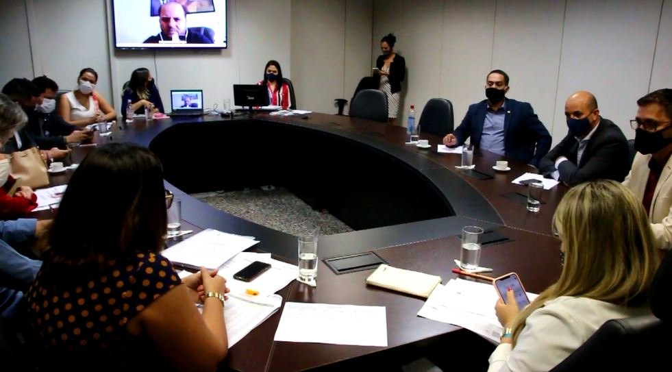 CONTRIBUIÇÃO SERVIDORES: Eyder Brasil debate sobre a Reforma da Previdência em Rondônia