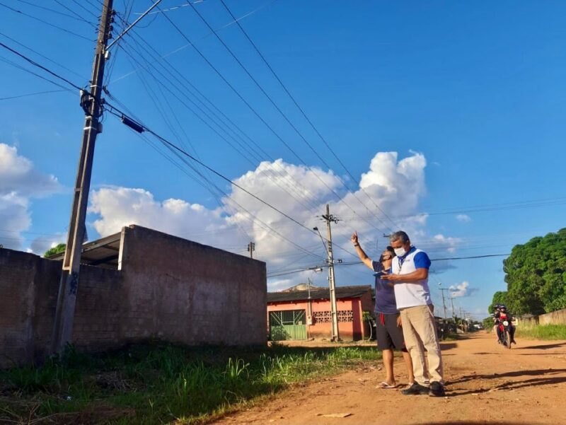 GABINETE EM AÇÃO: Aleks Palitot visita moradores do bairro São Francisco e ouve demandas