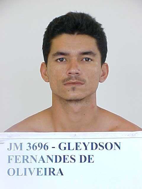 VÍDEO: Criminoso é espancado pela população após furar vítima para furtar moto