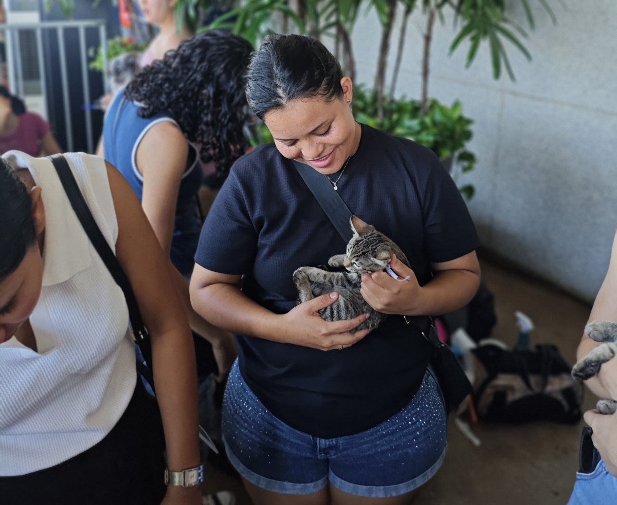 IEDA CHAVES: Deputada participa de feira de adoção de animais que garante 97 lares em PVH