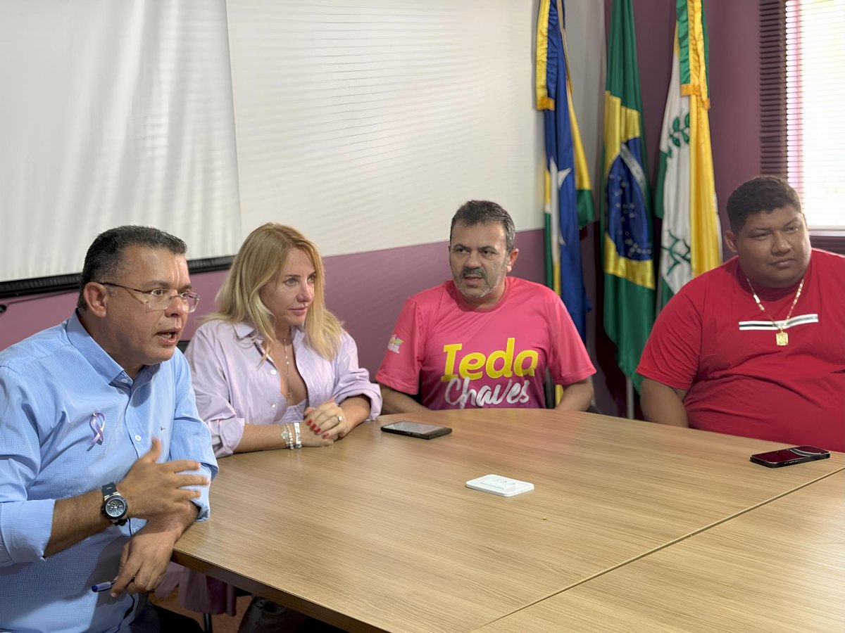 IEDA CHAVES: Deputada participa de caminhada pelo fim da violência contra a mulher