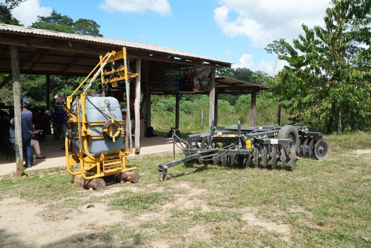 IEDA CHAVES: Deputada entrega implementos à Arglec e fortalece a produção rural de PVH