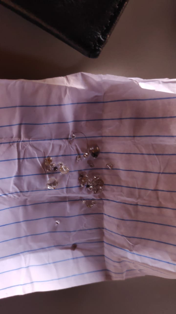 FLAGRANTE: Polícia Federal prende homem com mais de 30 pedras de diamante