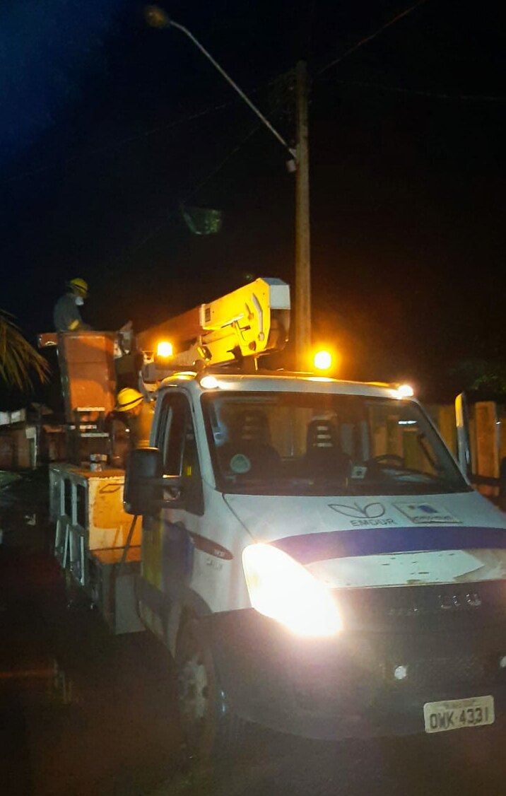 BAIRRO JARDIM SANTANA: Serviço de iluminação é realizado após pedido de Márcio Miranda