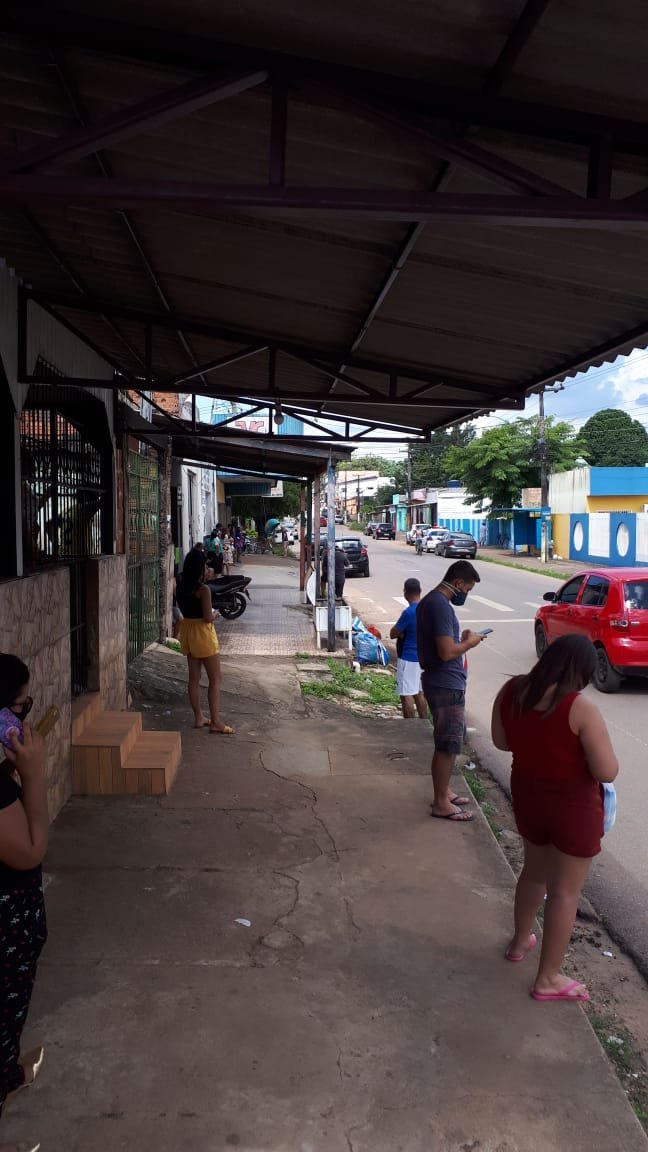 BAGUNÇA: População reclama da falta de organização para fazer exames grátis da Covid-19