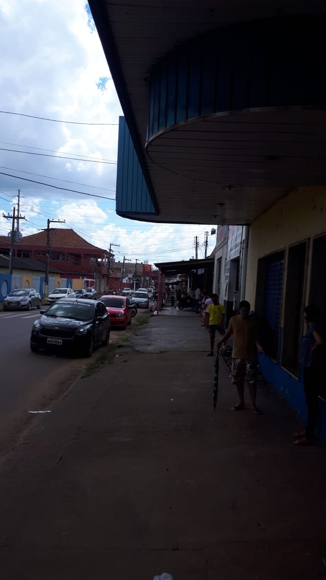 BAGUNÇA: População reclama da falta de organização para fazer exames grátis da Covid-19