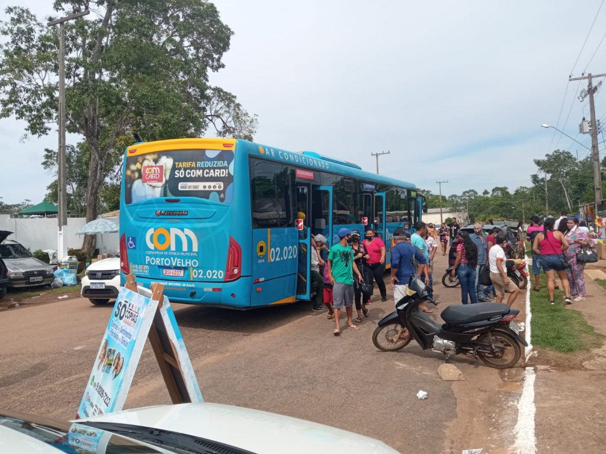 FERIADO: Mesmo com calor, Dia de Finados leva muita gente aos cemitérios da capital