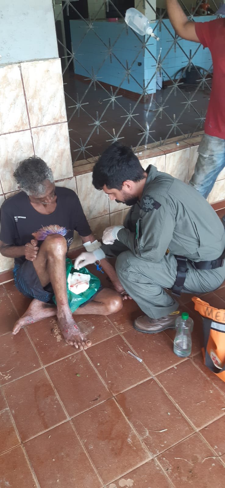 NO HELICÓPTERO: PM do Amazonas e de RO resgata idoso desaparecido há 35 dias em mata