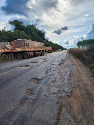 ESCAPARAM: Motorista de carreta e filho de 14 anos sobrevivem a acidente impressionante na BR-364 