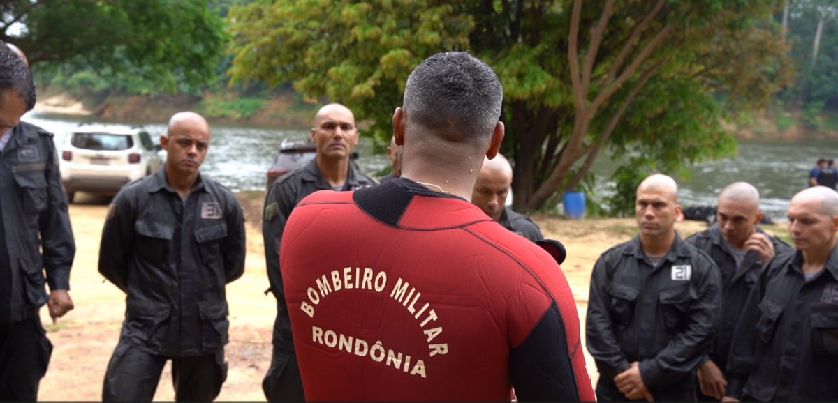 SALVAMENTO AQUÁTICO: Profissionais da segurança pública participam de treinamento de resgate