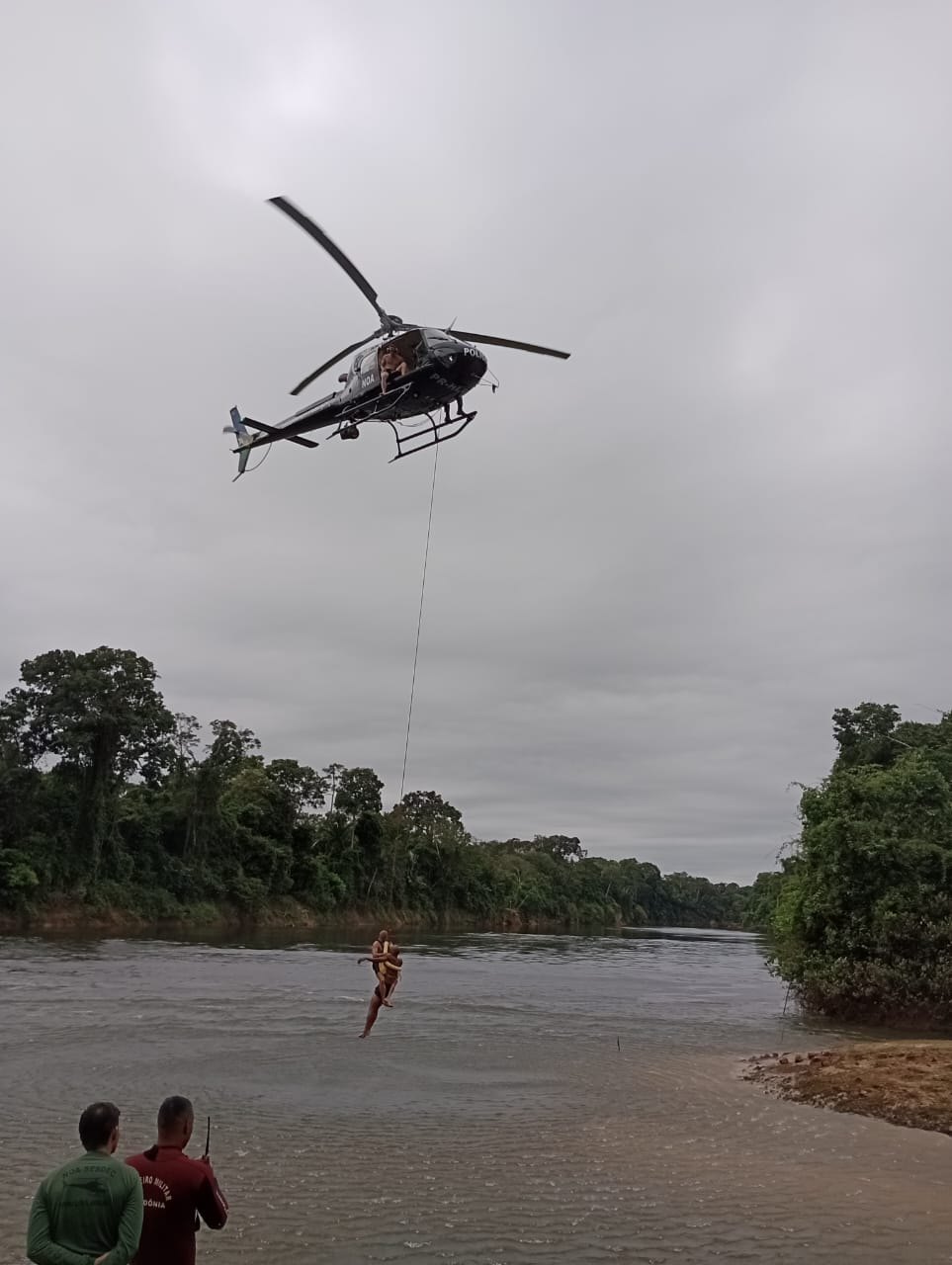 SALVAMENTO AQUÁTICO: Profissionais da segurança pública participam de treinamento de resgate