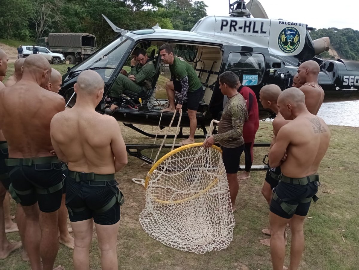 SALVAMENTO AQUÁTICO: Profissionais da segurança pública participam de treinamento de resgate