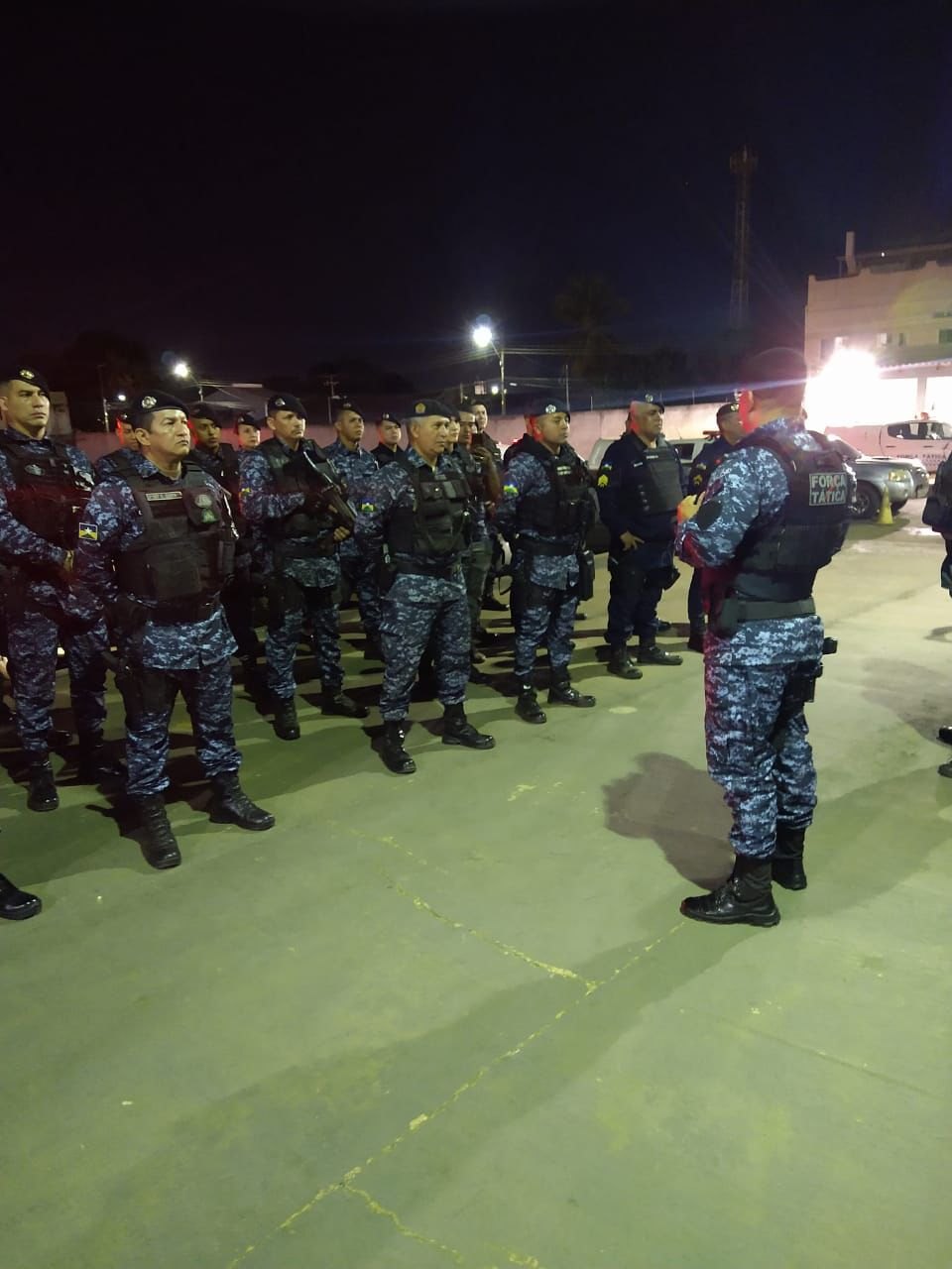 FORÇA TÁTICA: Secretário de Segurança vai às ruas com equipe da PM durante varredura na capital 