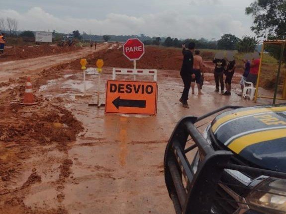 CONGESTIONAMENTO: Trecho da BR-364 é interditado sem previsão de liberação - VÍDEO 
