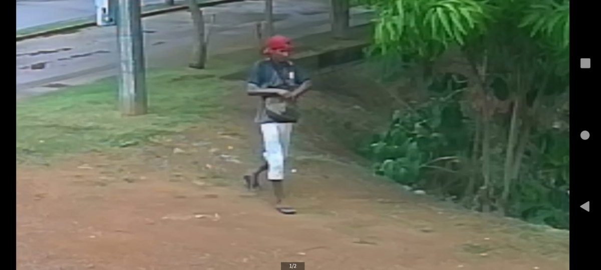 VEJA VÍDEO: Ladrão com 'tesourão de corte' é flagrado furtando bicicleta na corrente 