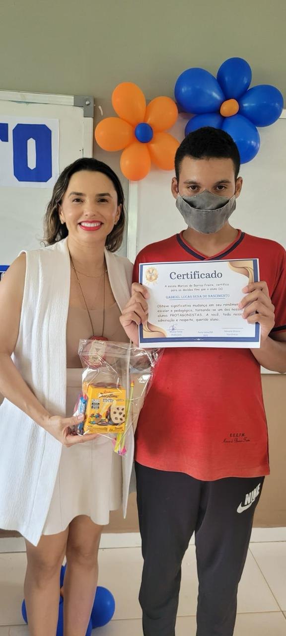 POLÍCIA CIVIL: Delegada Leisaloma ministra palestra para 'Projeto de Extensão' em escola