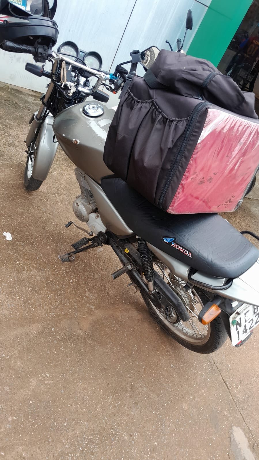 TIROS: Vídeo mostra execução de motoboy em restaurante na capital 