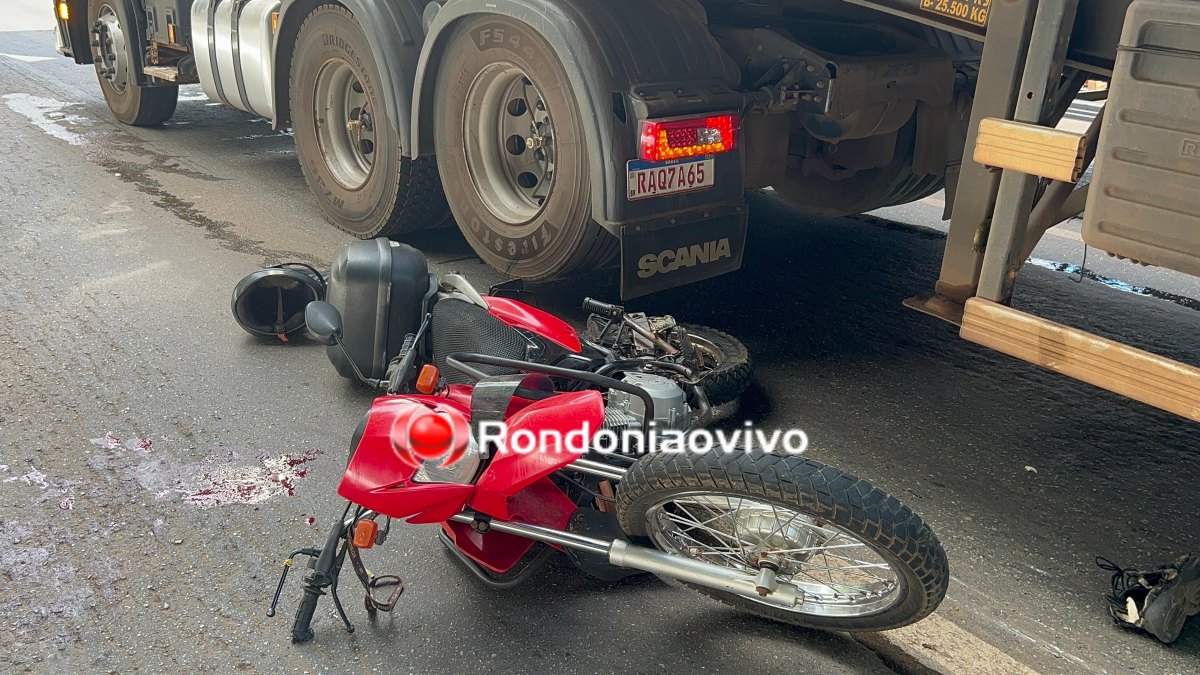 VÍDEO: Motociclista sofre graves lesões ao ser atropelado por carreta