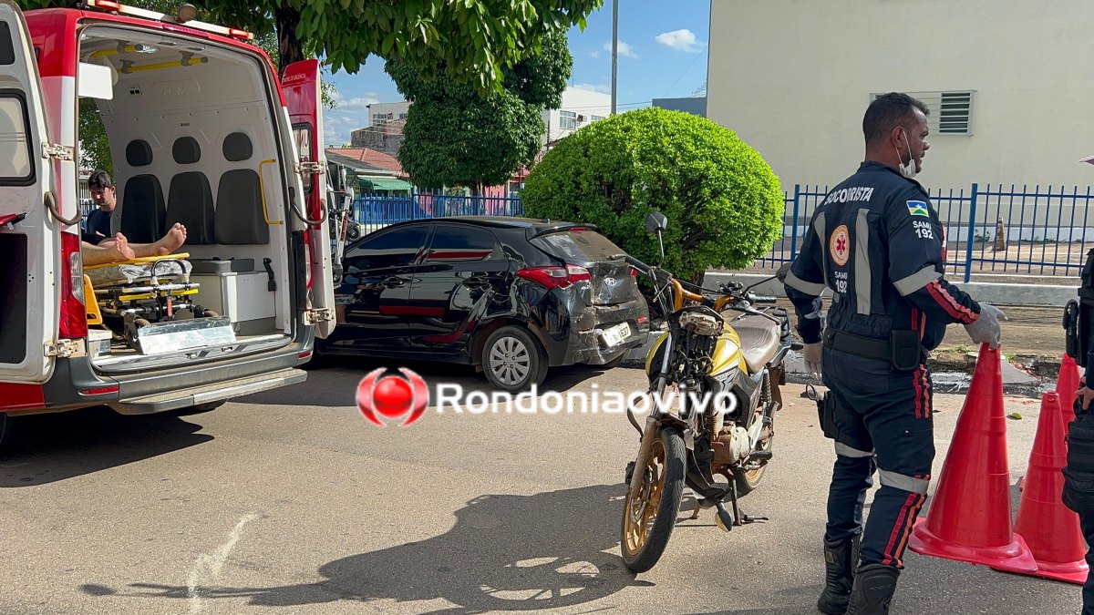 VÍDEO: Motociclista fica gravemente ferido após bater em carro parado