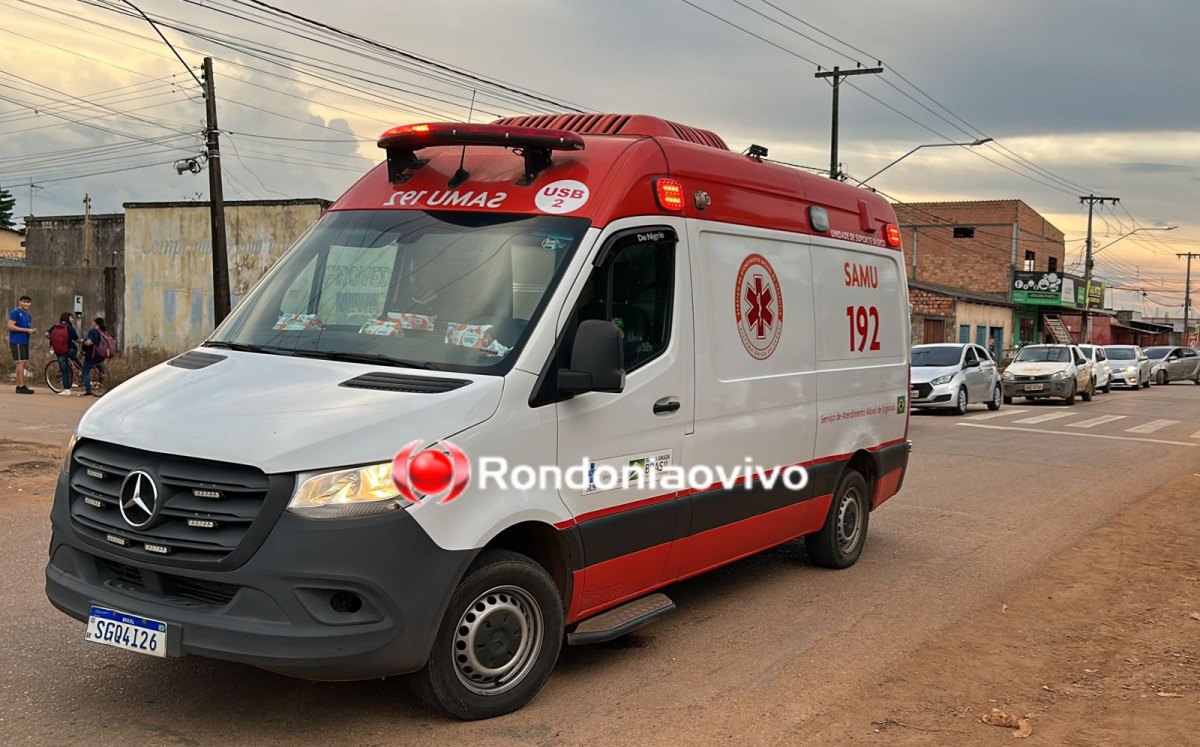 VÍDEO: Reboque de moto se solta e atinge motociclista em frente de escola 