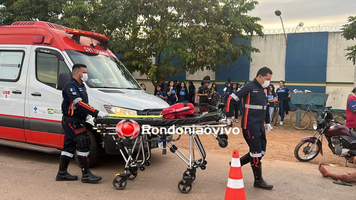 VÍDEO: Reboque de moto se solta e atinge motociclista em frente de escola 