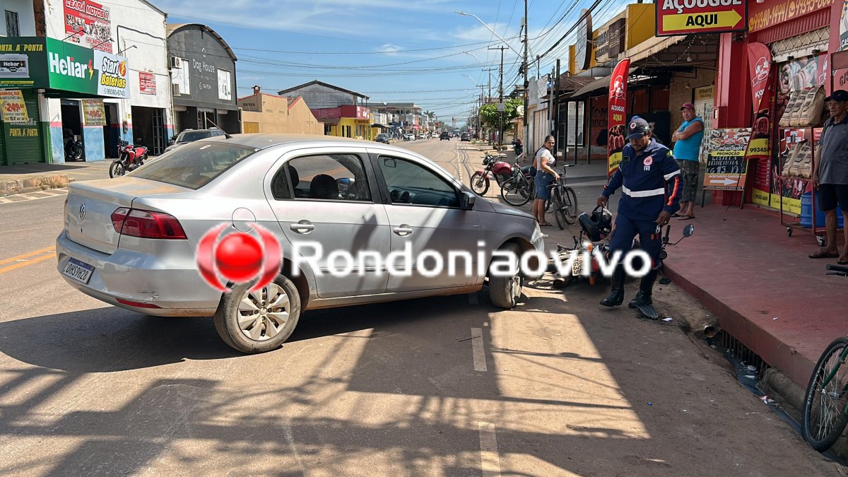 URGENTE: Mulher em moto fica lesionada após batida em carro que avançou 