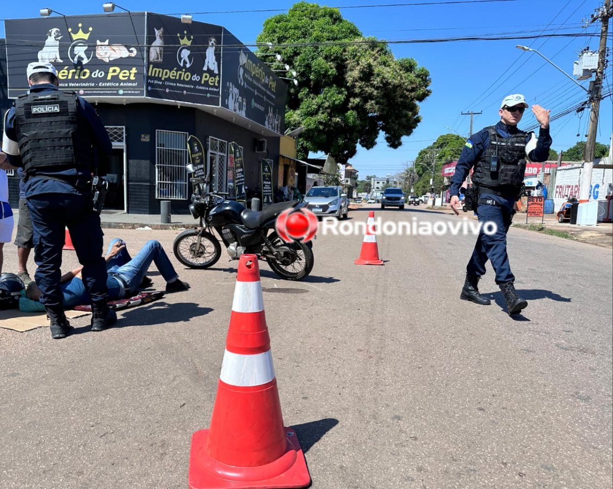 URGENTE: Idoso sofre vários ferimentos após bater moto contra caminhonete 