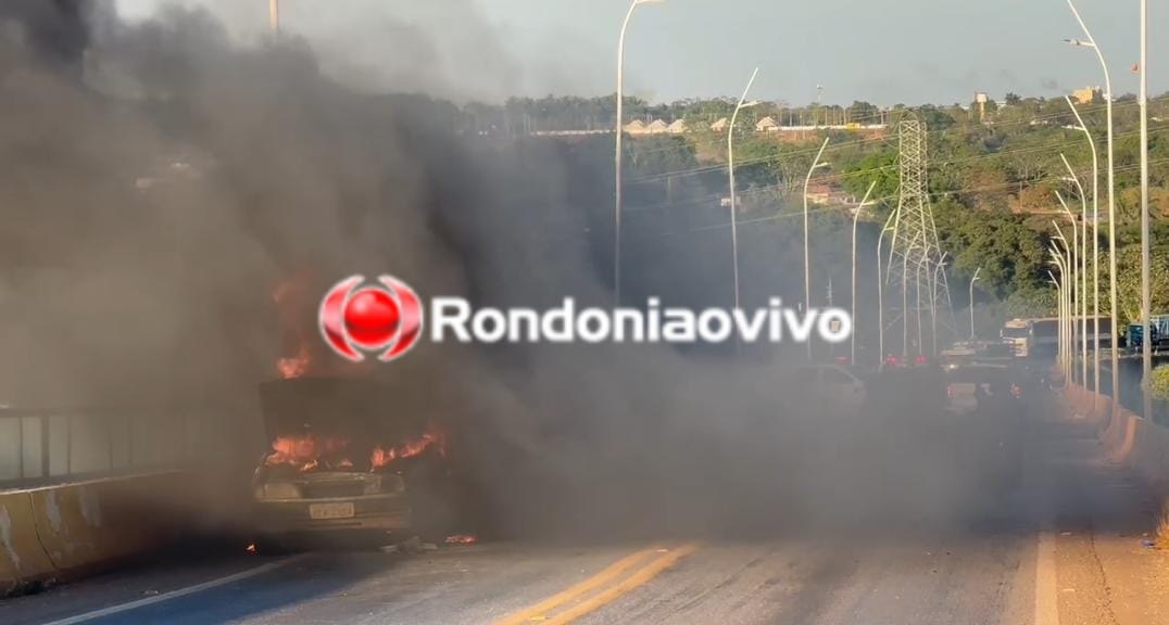 FOGO: Incêndio destrói carro na ponte sobre o rio Madeira