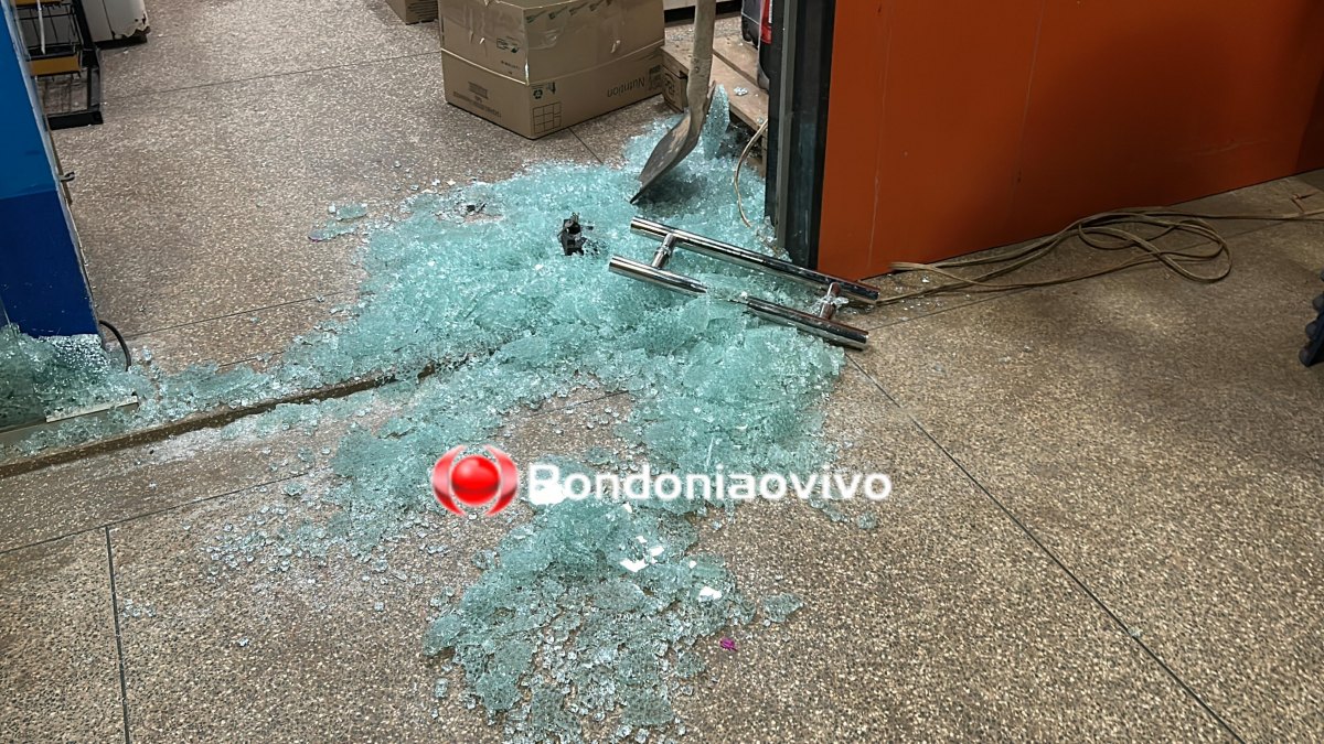 VEJA VÍDEO: Adolescente fica ferido durante atentado a tiros na frente de comércio 