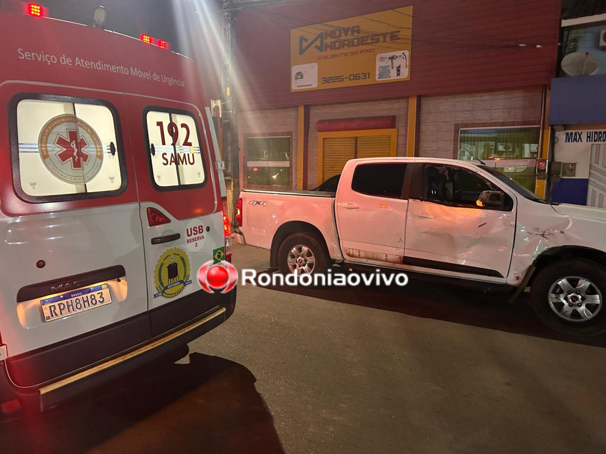 INCONSCIENTE: Mulher em moto fica em estado gravíssimo em acidente com S10